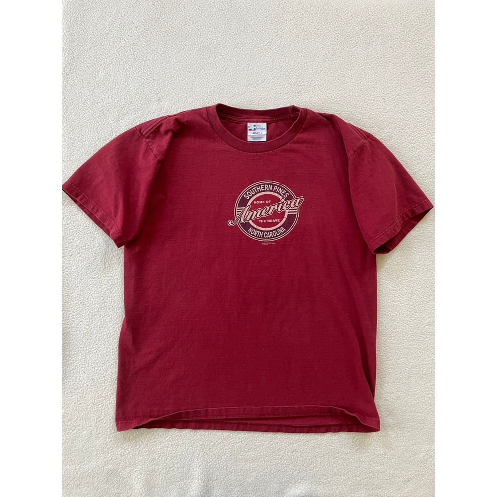 Vintage Mens Large Red Southern Pines‎ NC T-Shirt America Home Of The Brave